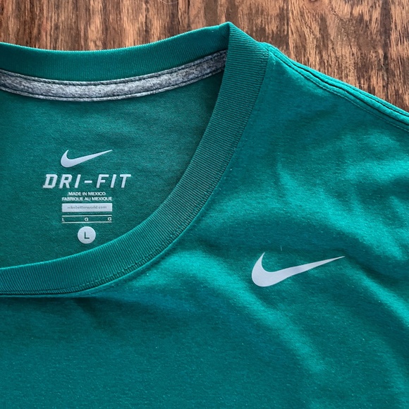 Nike Dri-Fit Tshirt - Picture 3 of 5